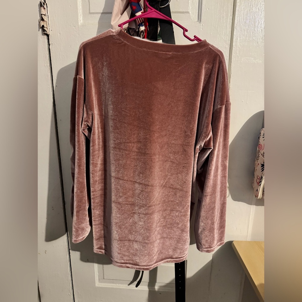 ENTRO pink velvet long sleeve top with lace sleeves